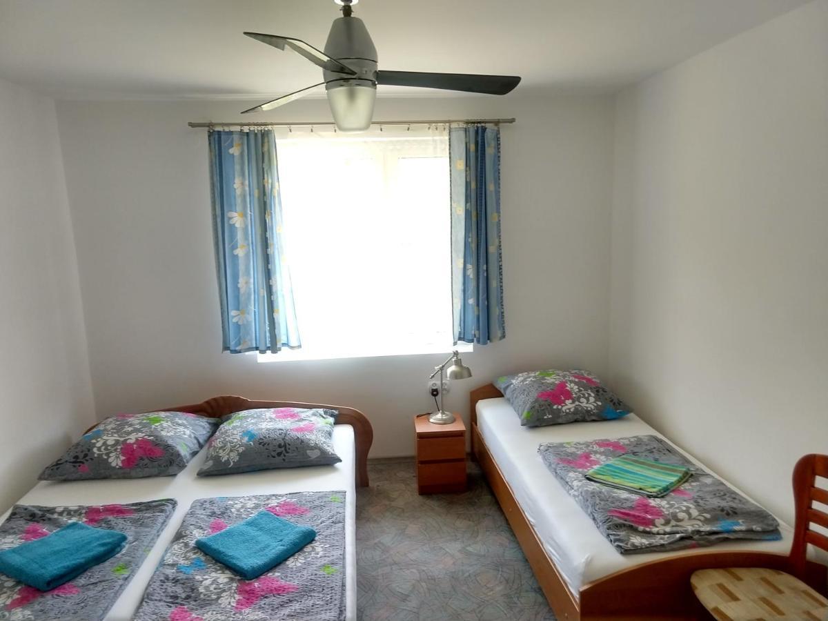 Pokoje Roznow Hotell Exteriör bild