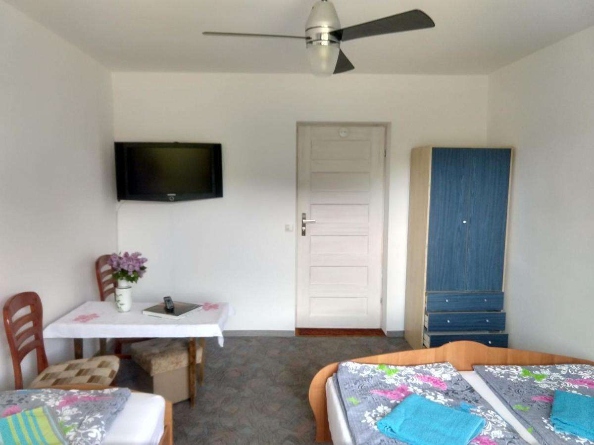 Pokoje Roznow Hotell Exteriör bild
