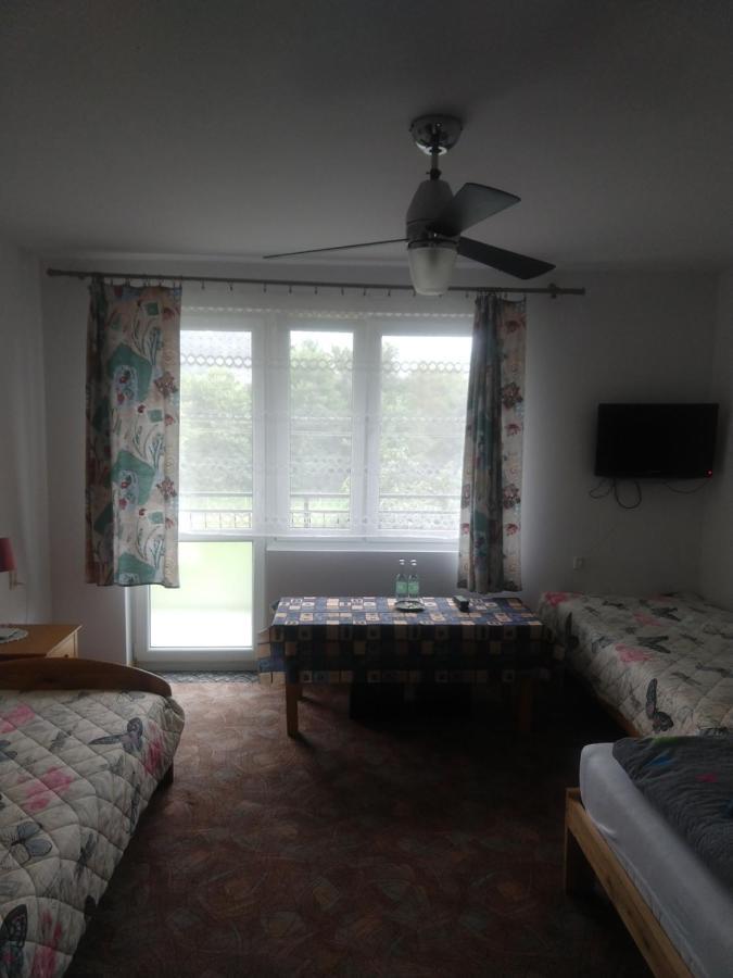 Pokoje Roznow Hotell Exteriör bild