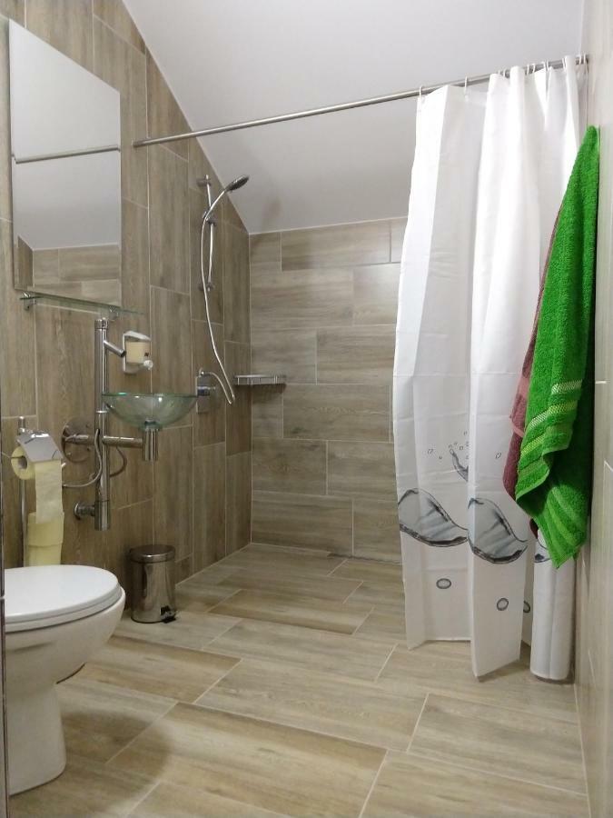 Pokoje Roznow Hotell Exteriör bild
